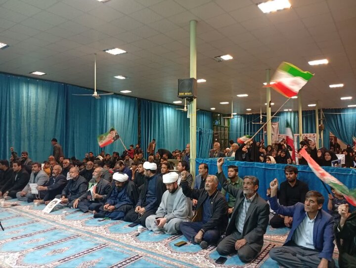 تصاویر/ تجمع مردمی در شهر یزدان آباد در شب ۱۲ فروردین