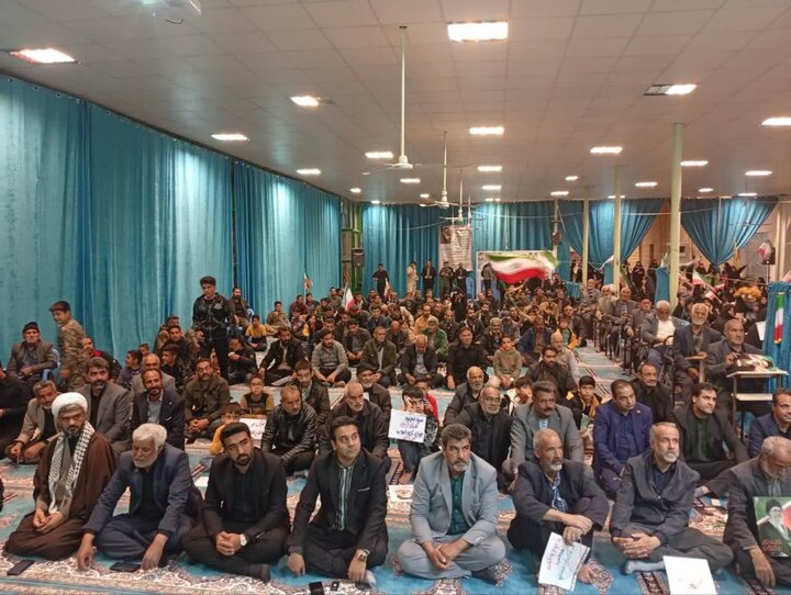 تصاویر/ تجمع مردمی در شهر یزدان آباد در شب ۱۲ فروردین