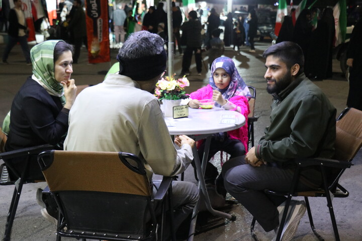 تصاویر/ کافه رستوران قرآنی طلاب مدرسه علمیه محمودیه در میدان کوثر کرمان