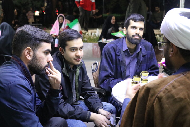 تصاویر/ کافه رستوران قرآنی طلاب مدرسه علمیه محمودیه در میدان کوثر کرمان
