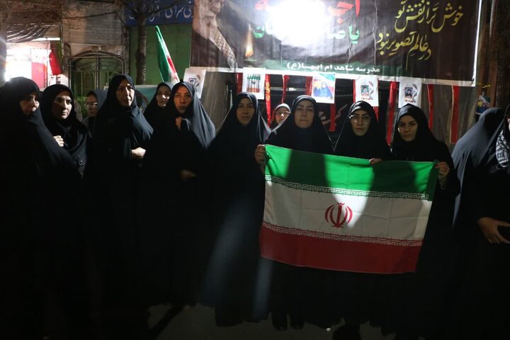 تصاویر/  تجمع شبانه خیابانی مردم دارالمومنین خوی در تاریخ یازدهم فروردین