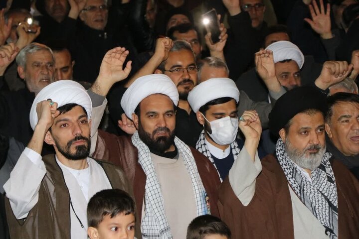 تصاویر/ تجمع مردم شهرستان ماکو در شب تولد جمهوری اسلامی در حمایت از نیروهای مسلح و نظام اسلامی
