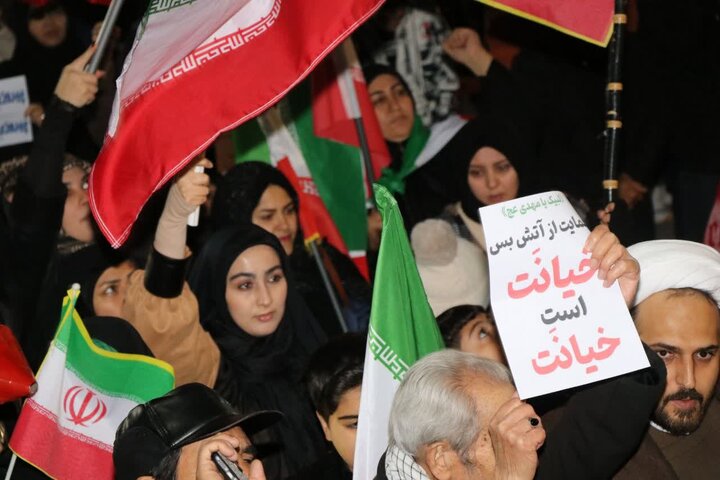 تصاویر/ تجمع مردم شهرستان ماکو در شب تولد جمهوری اسلامی در حمایت از نیروهای مسلح و نظام اسلامی