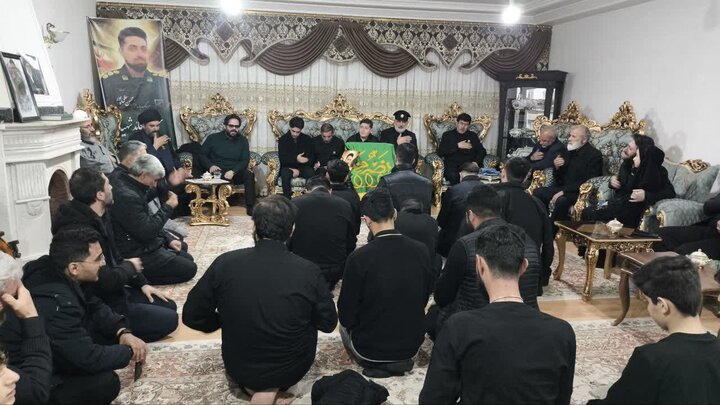 تصاویر/ دیدار خادمیاران رضوی با خانواده شهدای جنگ رمضان در ارومیه