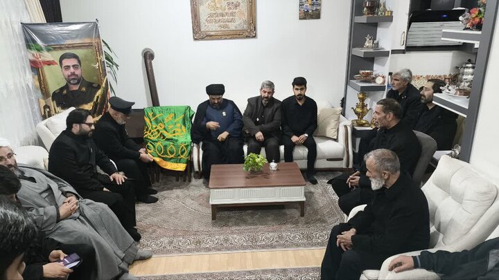 تصاویر/ دیدار خادمیاران رضوی با خانواده شهدای جنگ رمضان در ارومیه