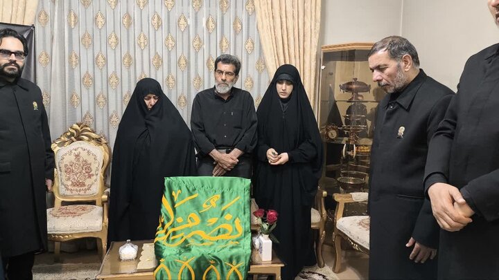 تصاویر/ دیدار خادمیاران رضوی با خانواده شهدای جنگ رمضان در ارومیه