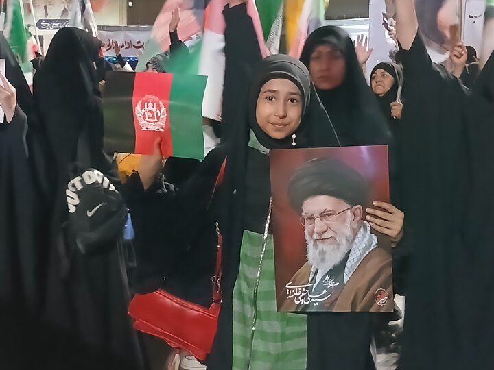 تصاویر/  اجتماع بزرگ بیعت مهاجرین افغانستانی با رهبرمعظم انقلاب اسلامی در مشهدمقدس