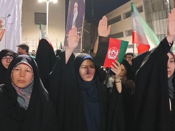 تصاویر/  اجتماع بزرگ بیعت مهاجرین افغانستانی با رهبرمعظم انقلاب اسلامی در مشهدمقدس