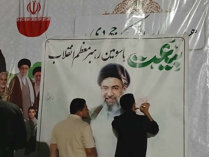 تصاویر/  اجتماع بزرگ بیعت مهاجرین افغانستانی با رهبرمعظم انقلاب اسلامی در مشهدمقدس