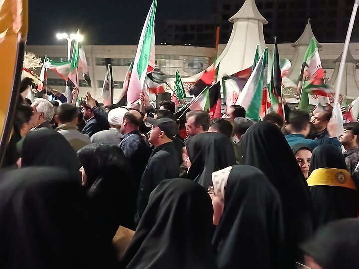 تصاویر/  اجتماع بزرگ بیعت مهاجرین افغانستانی با رهبرمعظم انقلاب اسلامی در مشهدمقدس