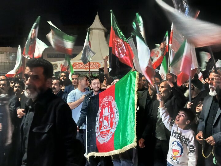 تصاویر/  اجتماع بزرگ بیعت مهاجرین افغانستانی با رهبرمعظم انقلاب اسلامی در مشهدمقدس