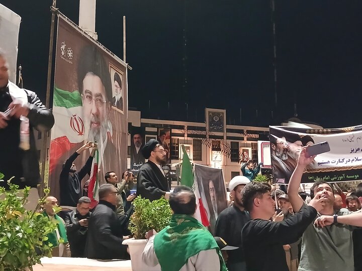 تصاویر/  اجتماع بزرگ بیعت مهاجرین افغانستانی با رهبرمعظم انقلاب اسلامی در مشهدمقدس