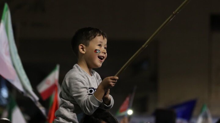 تصاویر/  اجتماع بزرگ بیعت مهاجرین افغانستانی با رهبرمعظم انقلاب اسلامی در مشهدمقدس