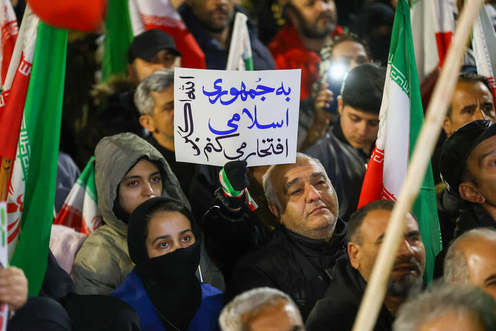 تصاویر | خروش مردم قهرمان تبریز در شب ۱۲ فروردین روز جمهوری اسلامی ایران