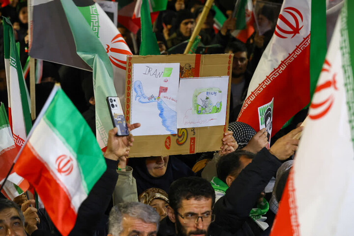 تصاویر | خروش مردم قهرمان تبریز در شب ۱۲ فروردین روز جمهوری اسلامی ایران