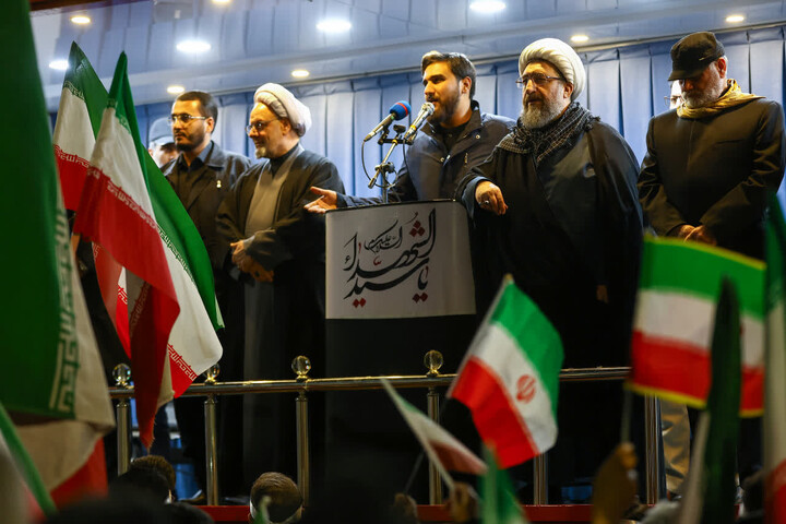 تصاویر | خروش مردم قهرمان تبریز در شب ۱۲ فروردین روز جمهوری اسلامی ایران