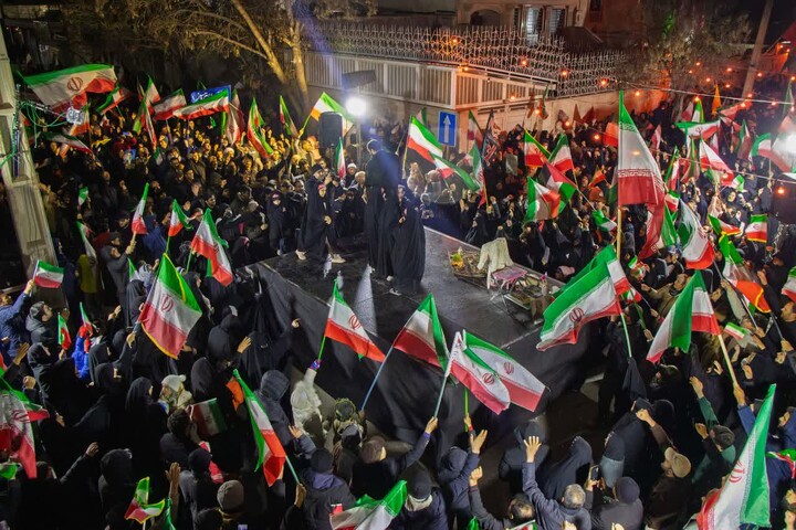 تصاویر  |  اجتماع مردمی فدایی ها؛ در محل اصابت موشک آمریکائی - صهیونی در‌ کوچمشکی زنجان