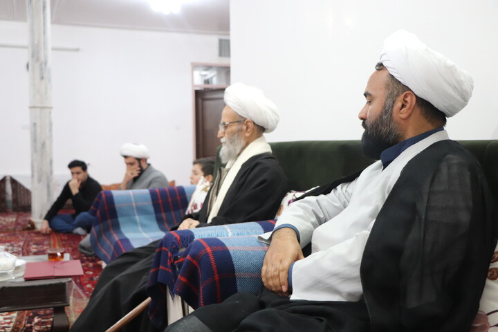 تصاویر /  دیدار مدیریت و طلاب جهادی حوزه علمیه حضرت بناب  با خانواده شهید هادی خطائی