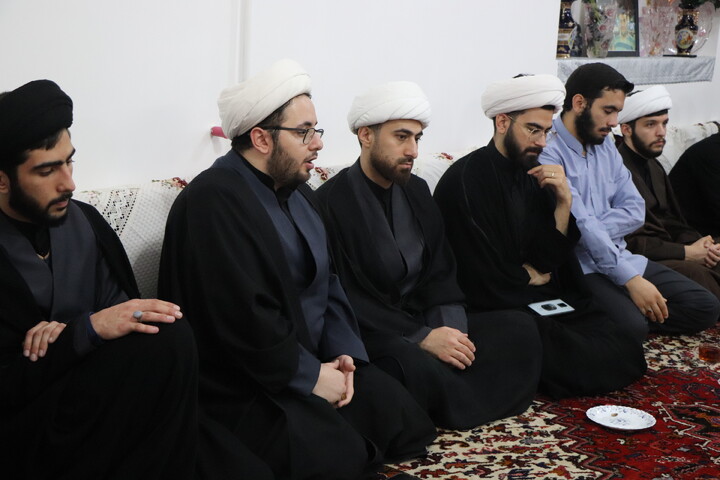 تصاویر /  دیدار مدیریت و طلاب جهادی حوزه علمیه حضرت بناب  با خانواده شهید هادی خطائی