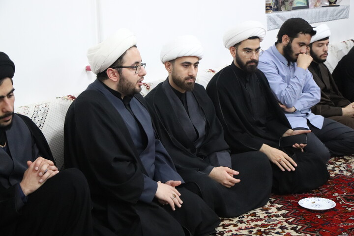 تصاویر /  دیدار مدیریت و طلاب جهادی حوزه علمیه حضرت بناب  با خانواده شهید هادی خطائی