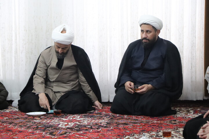 تصاویر /  دیدار مدیریت و طلاب جهادی حوزه علمیه حضرت بناب  با خانواده شهید هادی خطائی