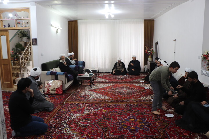 تصاویر /  دیدار مدیریت و طلاب جهادی حوزه علمیه حضرت بناب  با خانواده شهید هادی خطائی