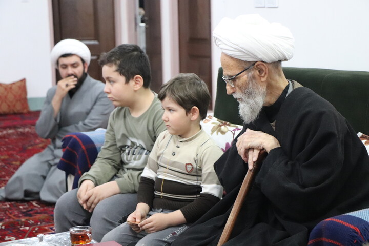 تصاویر /  دیدار مدیریت و طلاب جهادی حوزه علمیه حضرت بناب  با خانواده شهید هادی خطائی