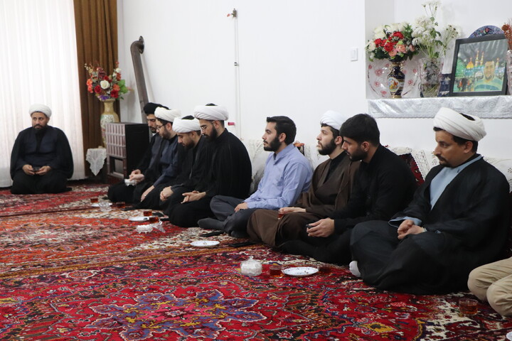 تصاویر /  دیدار مدیریت و طلاب جهادی حوزه علمیه حضرت بناب  با خانواده شهید هادی خطائی