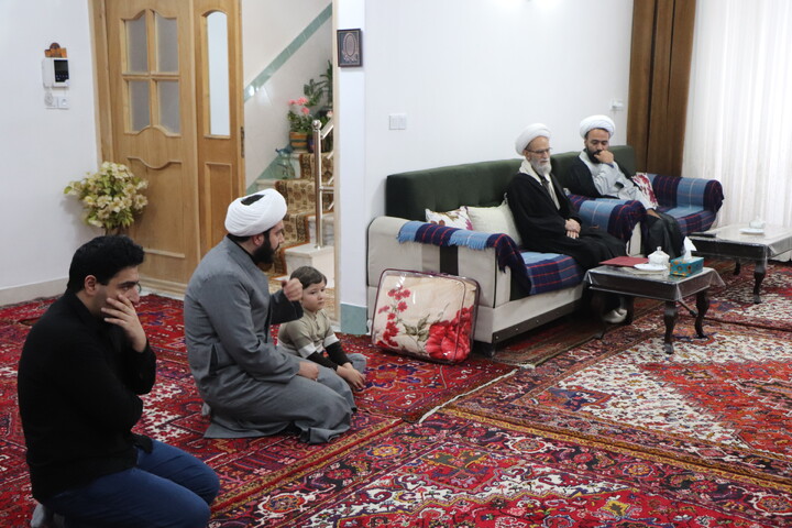 تصاویر /  دیدار مدیریت و طلاب جهادی حوزه علمیه حضرت بناب  با خانواده شهید هادی خطائی