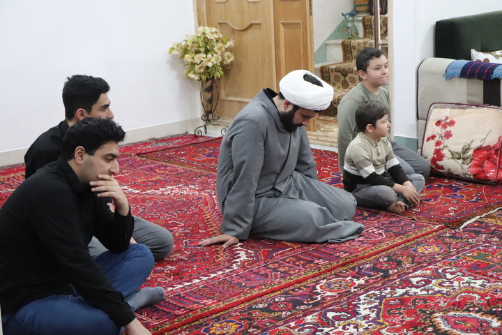 تصاویر /  دیدار مدیریت و طلاب جهادی حوزه علمیه حضرت بناب  با خانواده شهید هادی خطائی