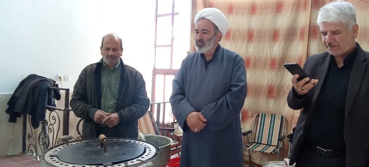 تصاویر/پخت نان زردی برای رزمندگان دفاع مقدس در جوشقان قالی