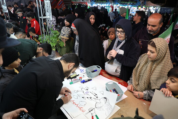 تصاویر/ موکب هنر و رسانه در بلوار شهید صدوقی قم