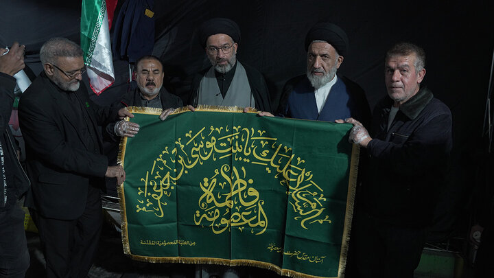 تقدیر مسئولان حرم مطهر بانوی کرامت از موکب‌های غیرایرانی تجمعات مردمی قم