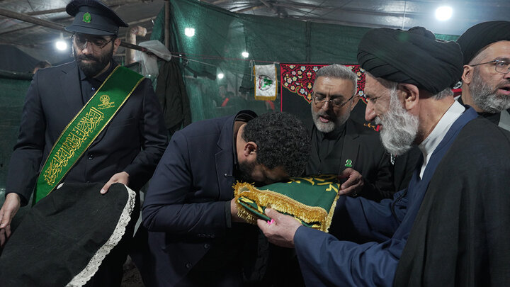 تقدیر مسئولان حرم مطهر بانوی کرامت از موکب‌های غیرایرانی تجمعات مردمی قم
