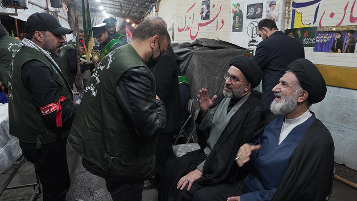 تقدیر مسئولان حرم مطهر بانوی کرامت از موکب‌های غیرایرانی تجمعات مردمی قم
