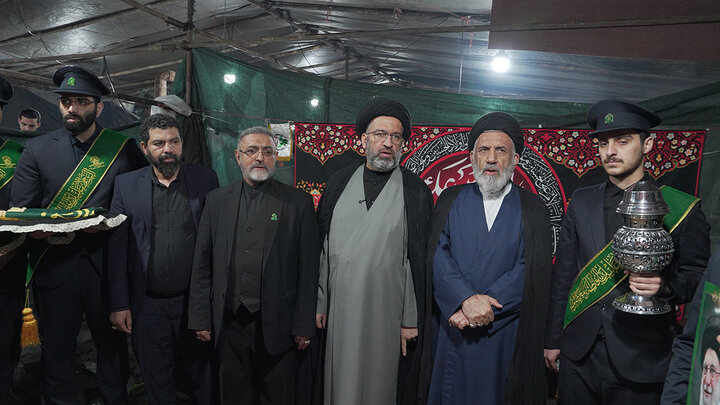 تقدیر مسئولان حرم مطهر بانوی کرامت از موکب‌های غیرایرانی تجمعات مردمی قم