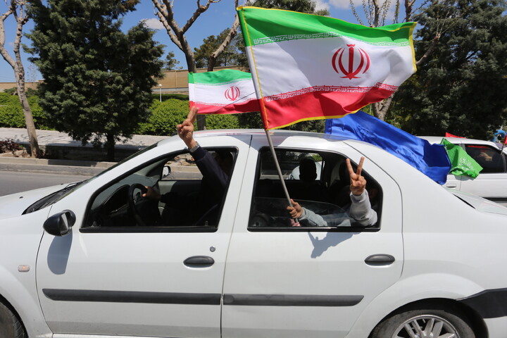 تصاویر /  کاروان موتوری و خودرویی مناسبت‌ روزجمهوری‌اسلامی‌ایران در اصفهان