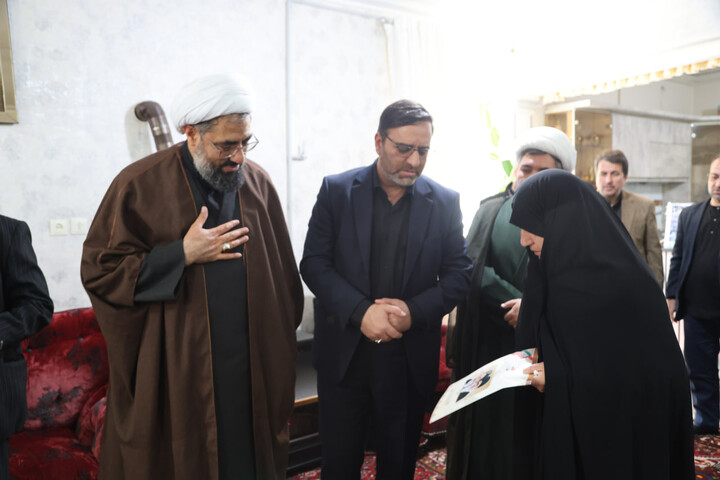 تصاویر / تجلیل نماینده ولی فقیه در استان همدان از خانواده شهدای جنگ رمضان