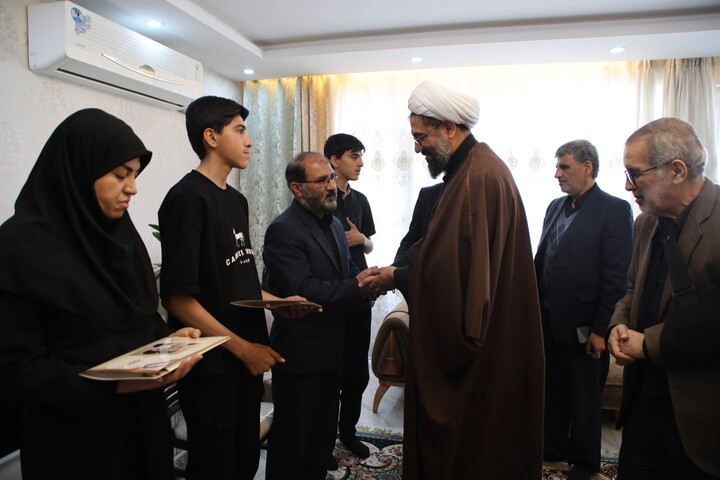 تصاویر / تجلیل نماینده ولی فقیه در استان همدان از خانواده شهدای جنگ رمضان