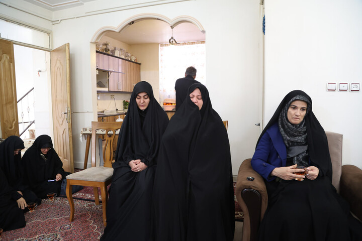 تصاویر / تجلیل نماینده ولی فقیه در استان همدان از خانواده شهدای جنگ رمضان
