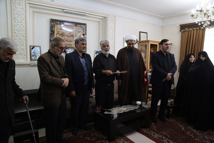 تصاویر / تجلیل نماینده ولی فقیه در استان همدان از خانواده شهدای جنگ رمضان