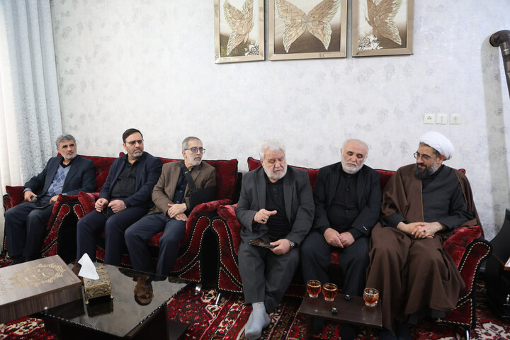 تصاویر / تجلیل نماینده ولی فقیه در استان همدان از خانواده شهدای جنگ رمضان