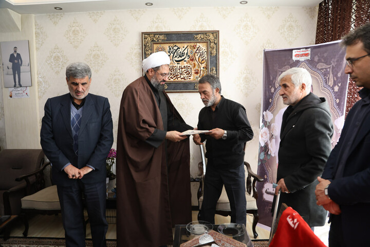 تصاویر / تجلیل نماینده ولی فقیه در استان همدان از خانواده شهدای جنگ رمضان