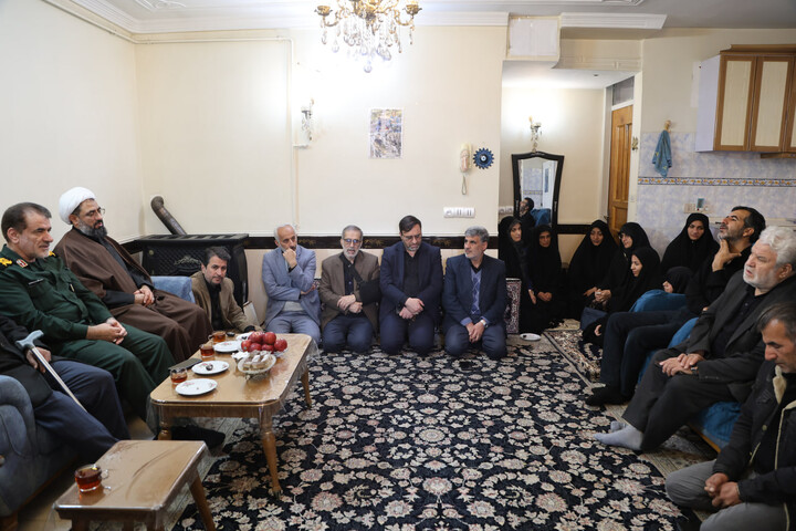 تصاویر / تجلیل نماینده ولی فقیه در استان همدان از خانواده شهدای جنگ رمضان