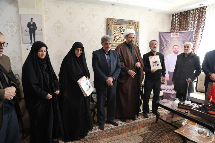 تصاویر / تجلیل نماینده ولی فقیه در استان همدان از خانواده شهدای جنگ رمضان