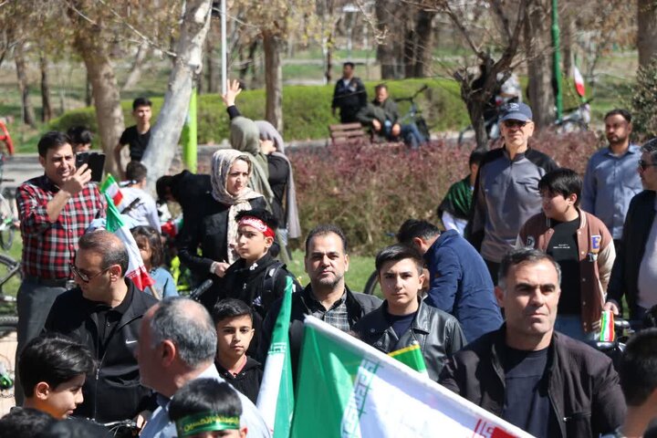 تصاویر/ همایش دانش آموزی دوچرخه سواری جام غیرت و ایثار به یاد شهدای دانش آموز "میناب" در خوی