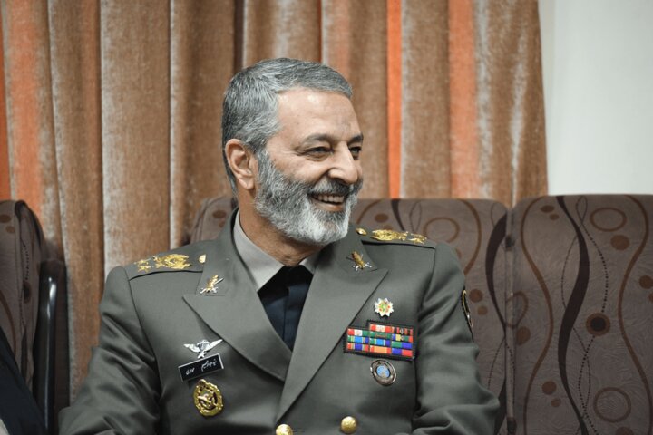 تصاویری از تشرف سپهبد شهید سیدعبدالرحیم موسوی به مسجد مقدس جمکران