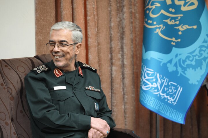 تصاویری از تشرف سپهبد شهید سیدعبدالرحیم موسوی به مسجد مقدس جمکران