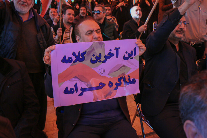 تصاویر/ آئین بزرگداشت روز جمهوری اسلامی ایران‌ و گرامیداشت شهدای گرانقدر استان قم