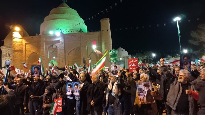 تصاویر/ اجتماع امت  انقلابی شهرستان دامغان امامزاده جعفر و محمد علهیما السلام